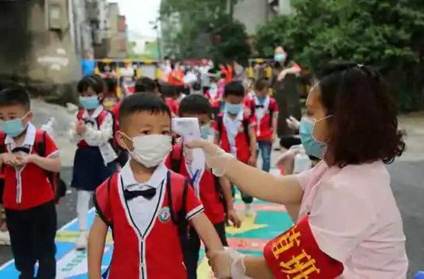  China închide sute de copii la școală după 1 caz de COVID