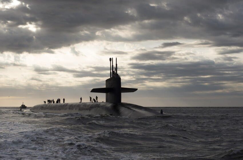  Un submarin nuclear al Marinei SUA a fost avariat după ce a lovit un obiect necunoscut