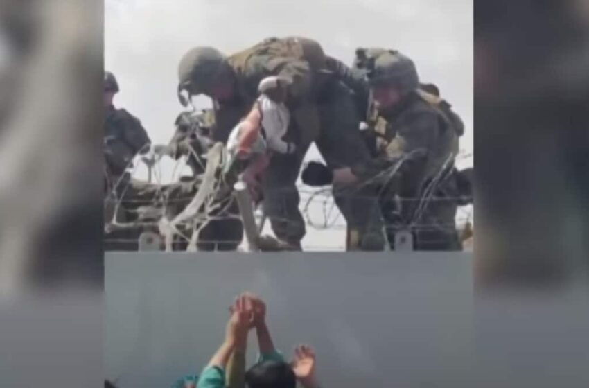  Marine, care a salvat copilul în Kabul, a fost investigată după ce a împărțit scena cu Trump