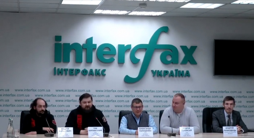Artem Karpinsky, Andriy Baranovych, Oleksandr Galushchenko și Andriy Pereveziy, membri ai Alianței cibernetice ucrainene
