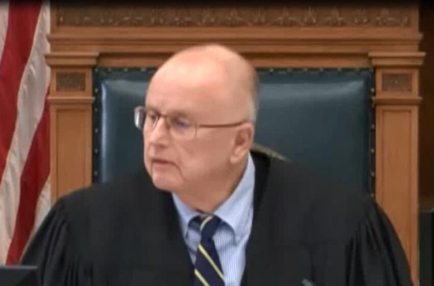 Procesul Rittenhouse: judecătorul a interzis MSNBC de la clădirea instanței