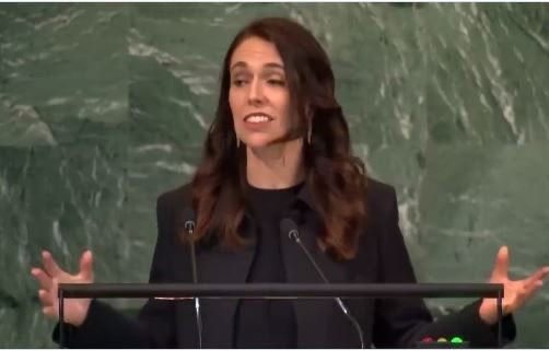  Premierul marxist din Noua Zeelandă etichetează libertatea internetului și libertatea de exprimare drept „armă de război” în discursul ONU din această săptămână