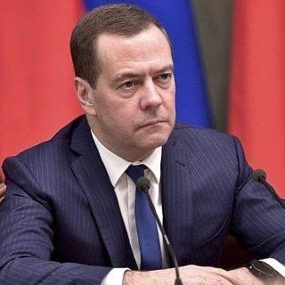  Medvedev i-a avertizat pe „imbecilii” occidentali |