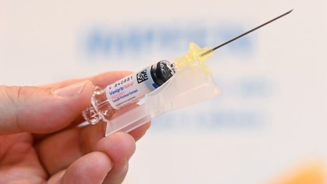  Swissmedic și medicii care vaccinează, dat în judecată penal în Elveția pentru autorizarea și administrarea de lovituri de mRNA Covid-19