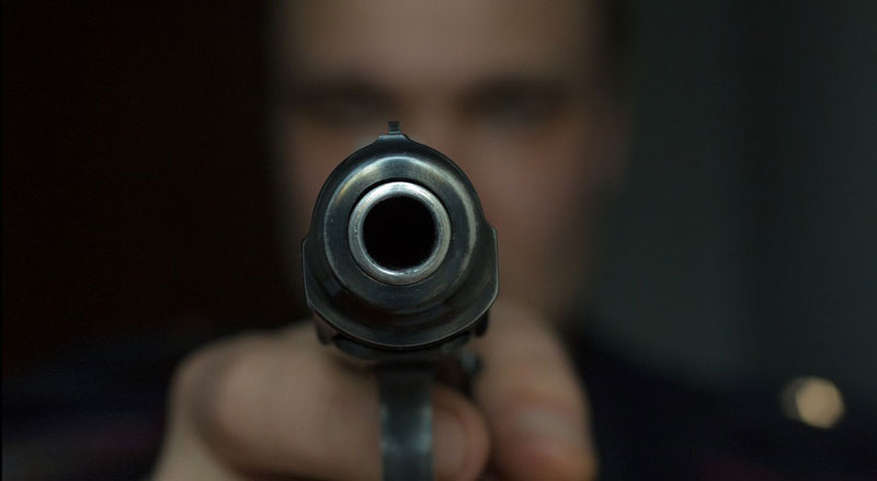  Baltimore Thug face o greșeală fatală, intră în casa unui cetățean înarmat