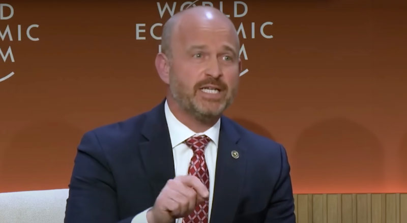  Patriot participă la Davos, distruge globaliştii WEF: „Sunteţi parte din problemă”