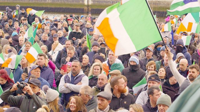  Mii de oameni marșează prin Dublin, cerând controale asupra imigrației