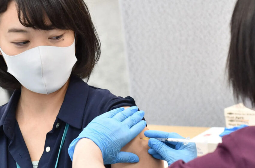 Japonia emite alertă ca un vârf de vaccin covid găsit în tumorile cancerului de sân